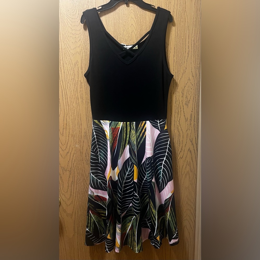 Black and White Sleeveless V-Neck Midi Dress